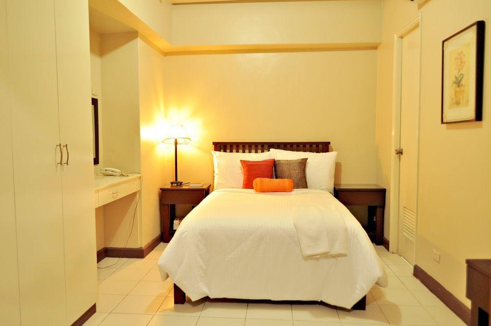 Oyo 103 Artina Suites Hotel San Pedro Makati Eksteriør billede