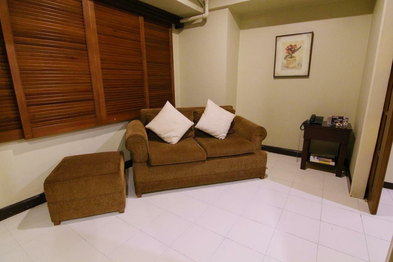 Oyo 103 Artina Suites Hotel San Pedro Makati Eksteriør billede